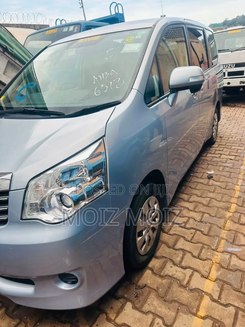 Toyota Noah 2011 Blue