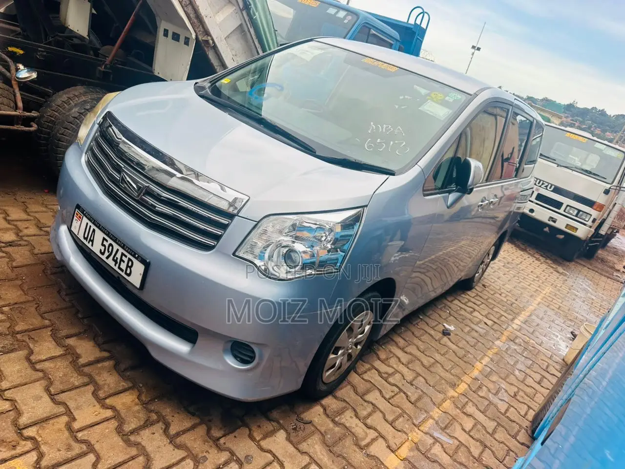Toyota Noah 2011 Blue