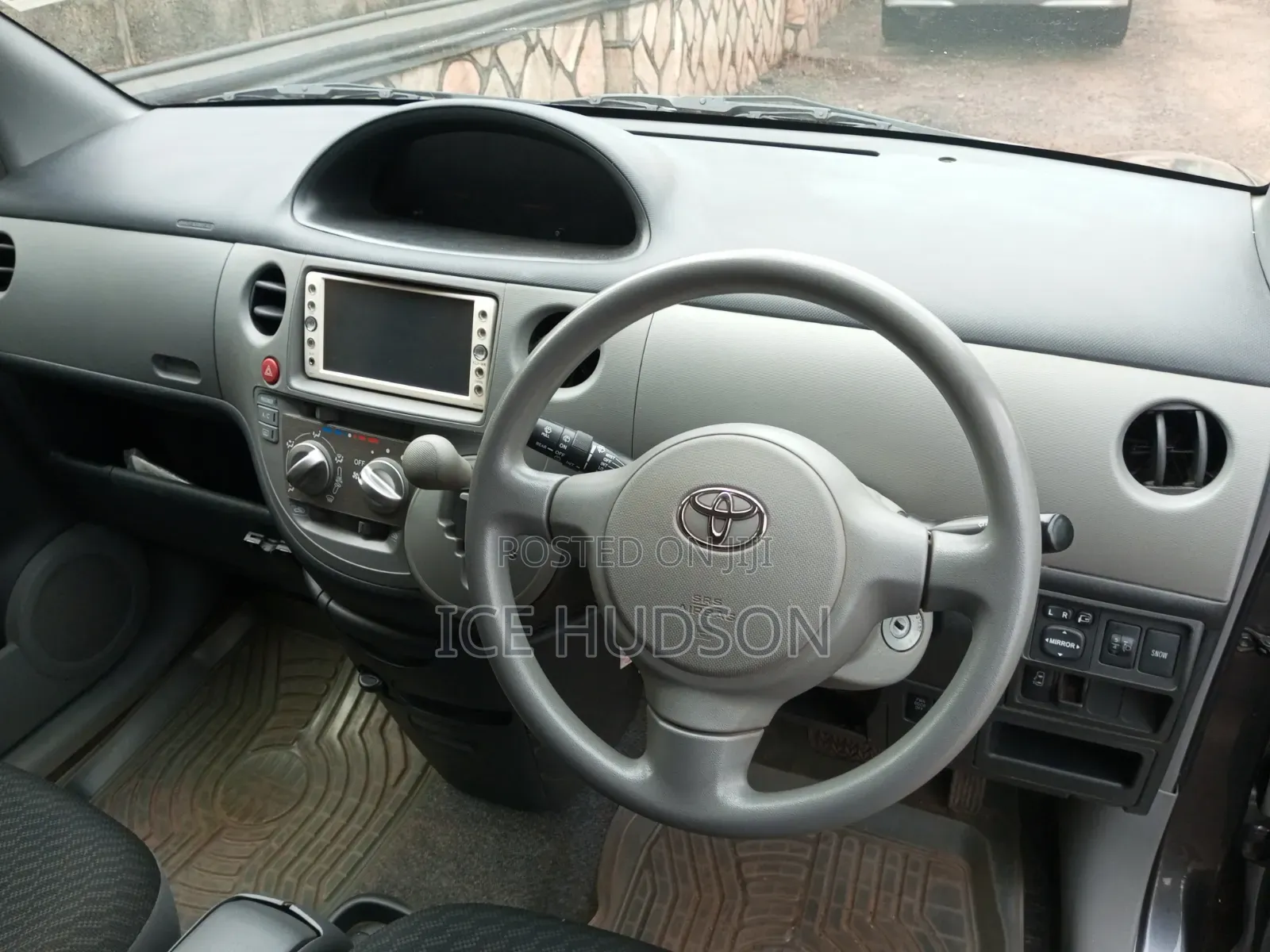 Toyota Sienta 2010 Gray