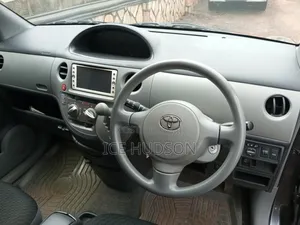 Toyota Sienta 2010 Gray
