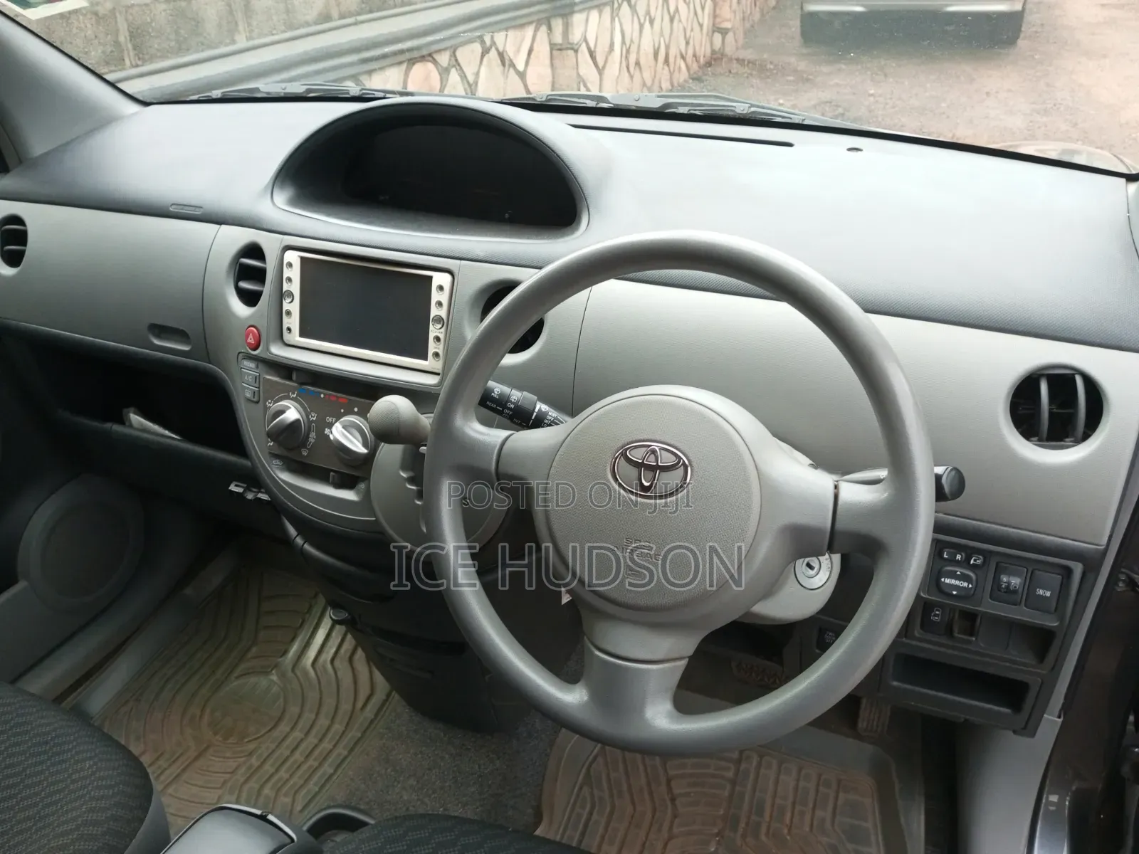 Toyota Sienta 2010 Gray