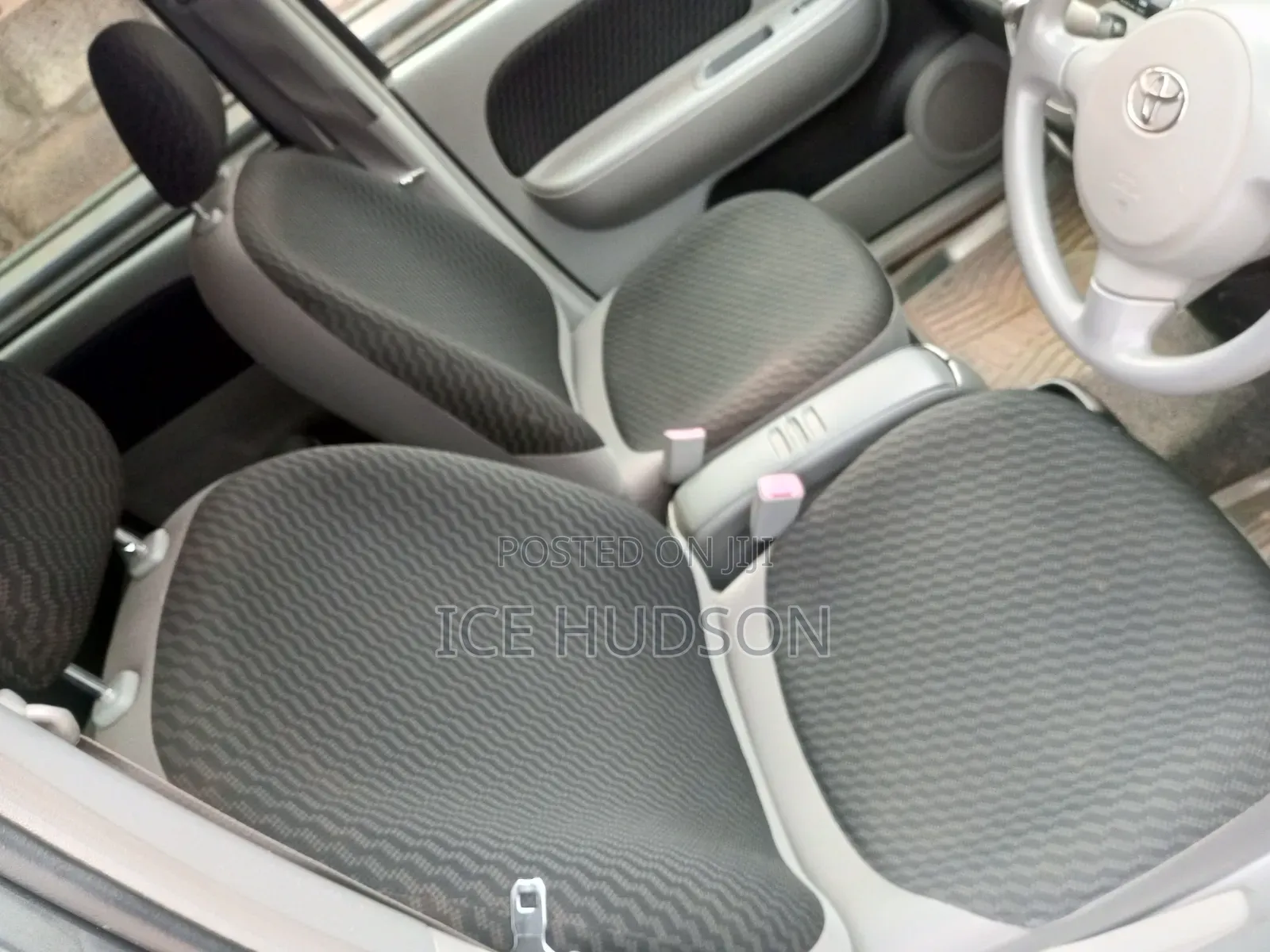Toyota Sienta 2010 Gray