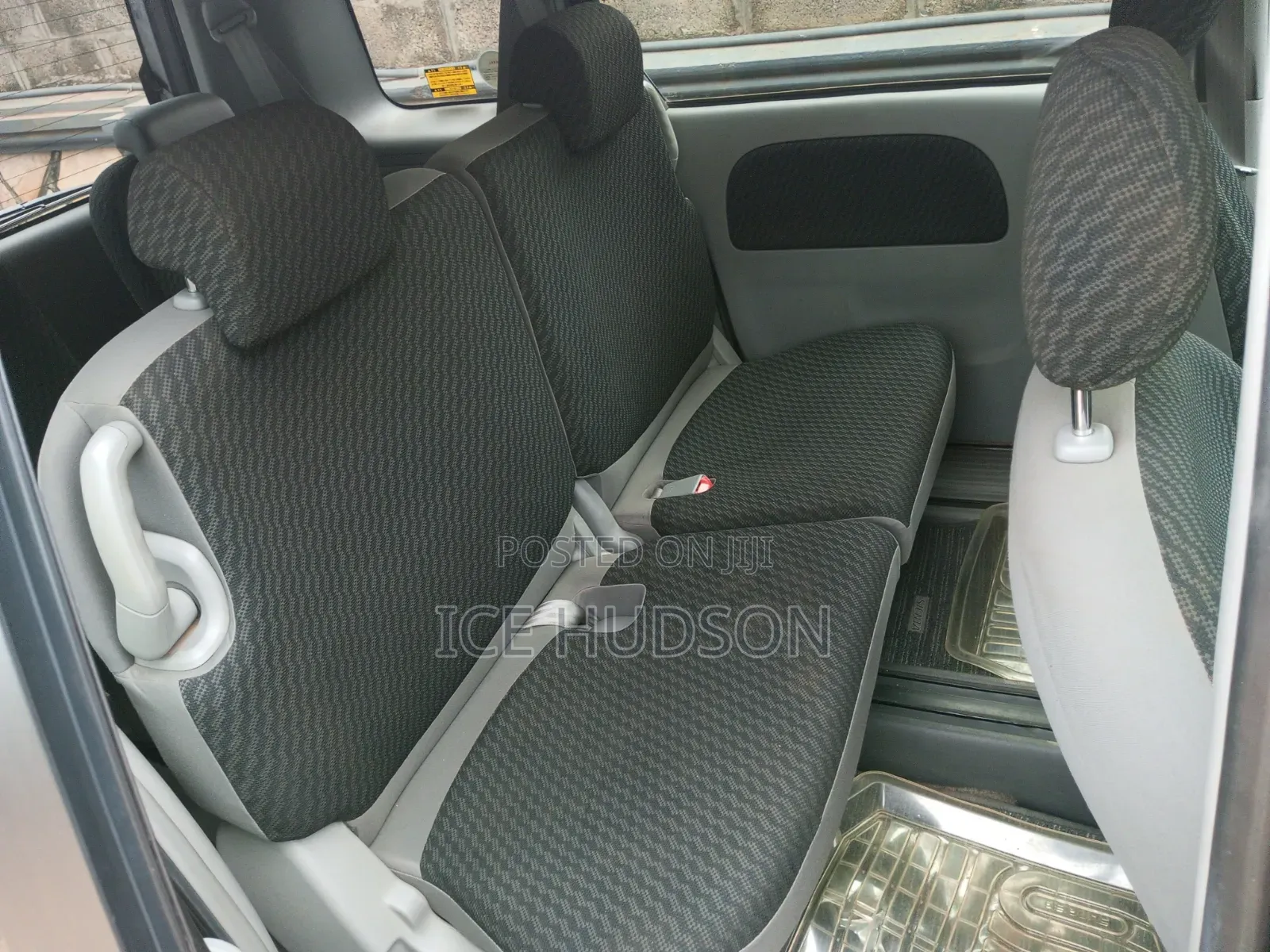 Toyota Sienta 2010 Gray