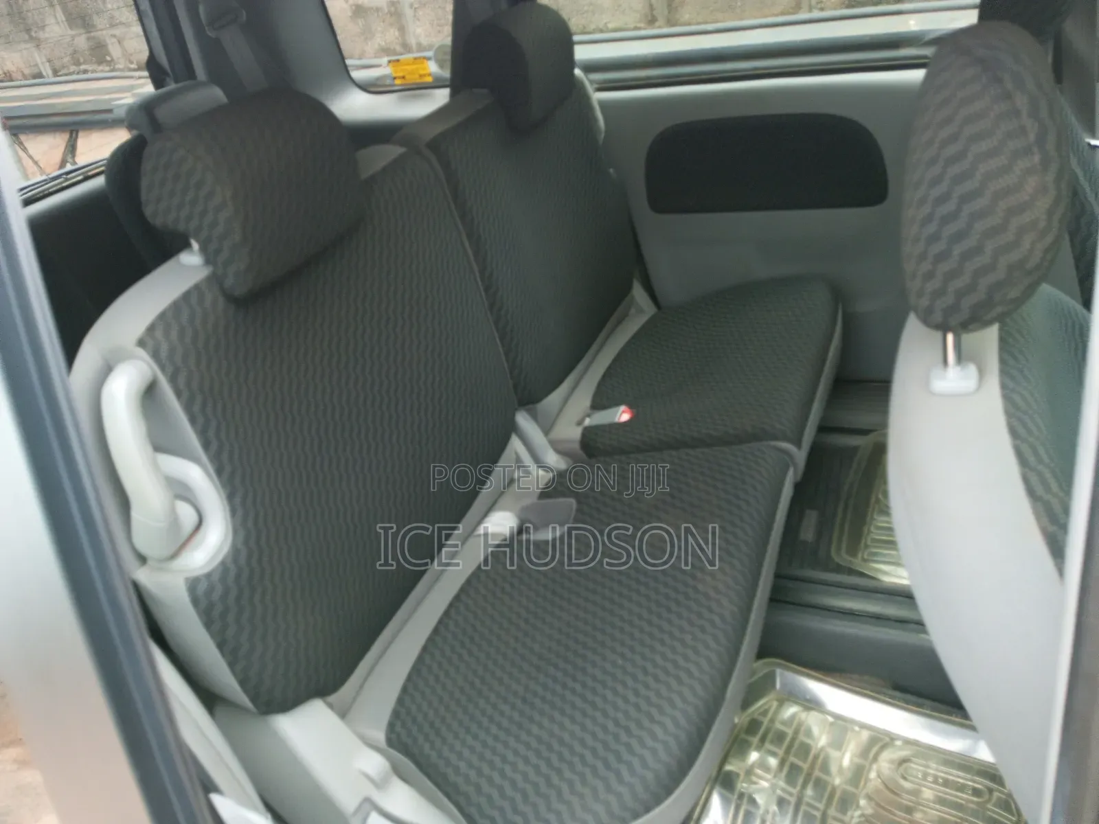 Toyota Sienta 2010 Gray