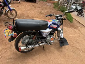 Bajaj Boxer 100 2019 Red