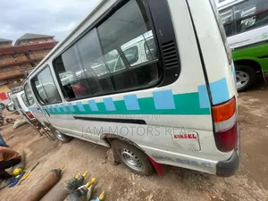 Toyota HiAce 1999 White