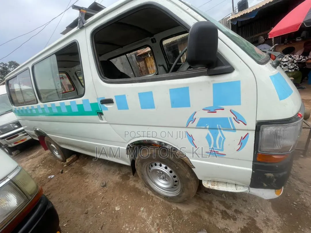 Toyota HiAce 1999 White