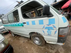 Toyota HiAce 1999 White