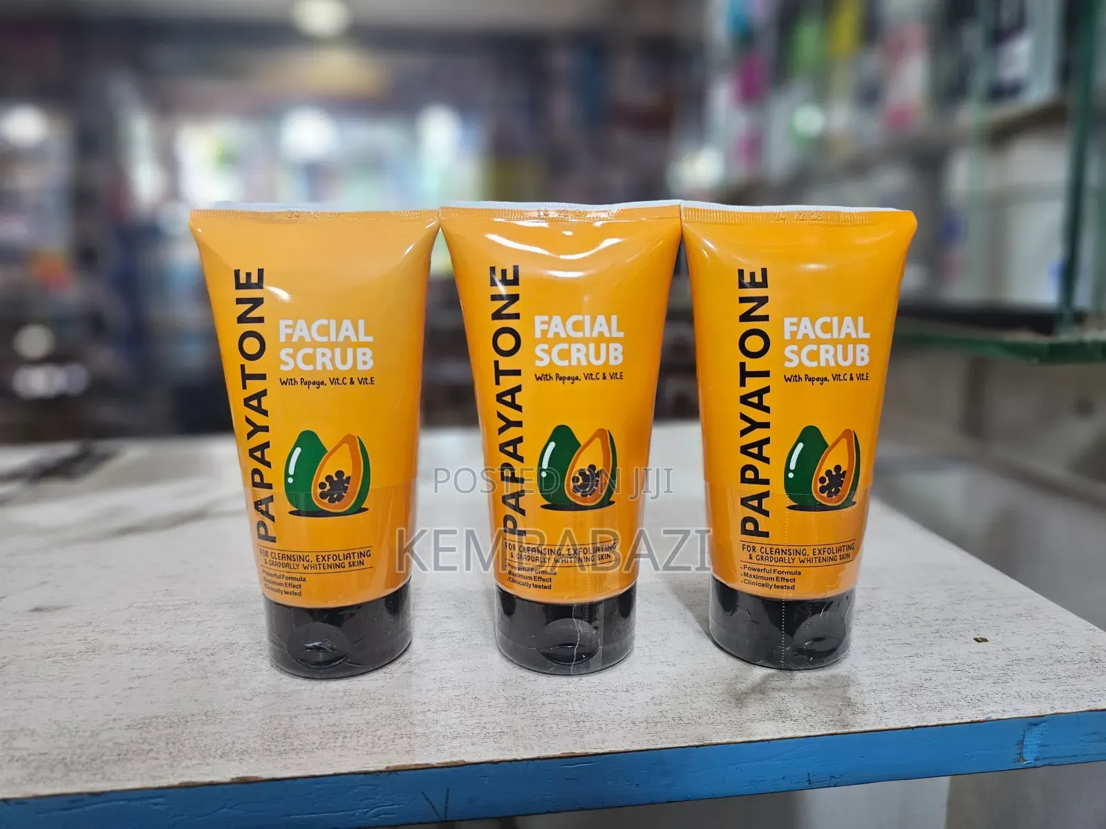Melano Pharma Papayatone Facial Scrub Extra Whitening.