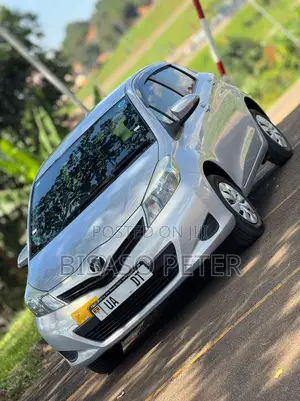 Toyota Vitz 1.5 FWD 5dr 2012 Silver