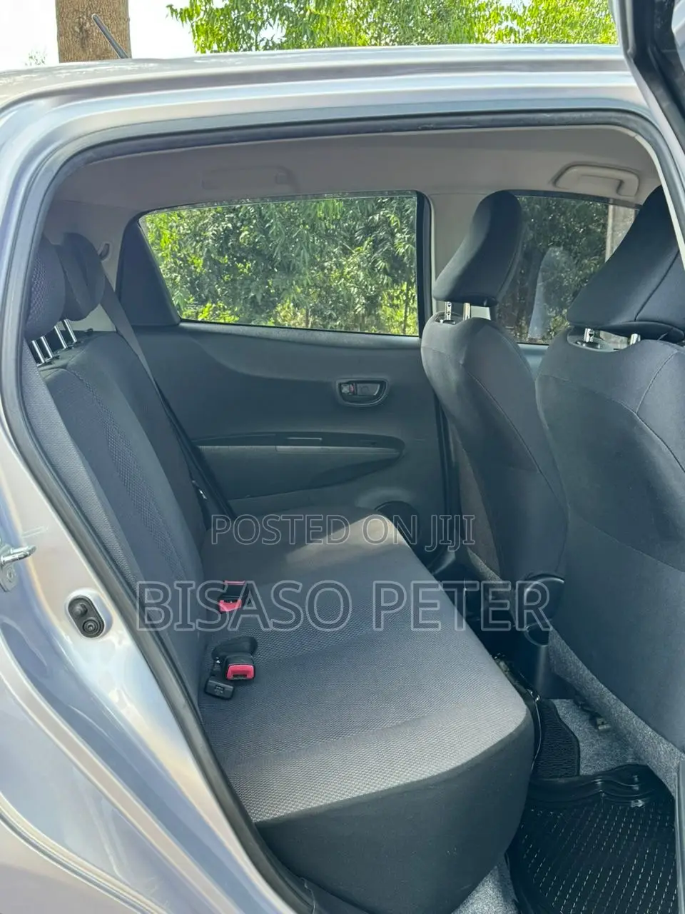 Toyota Vitz 1.5 FWD 5dr 2012 Silver