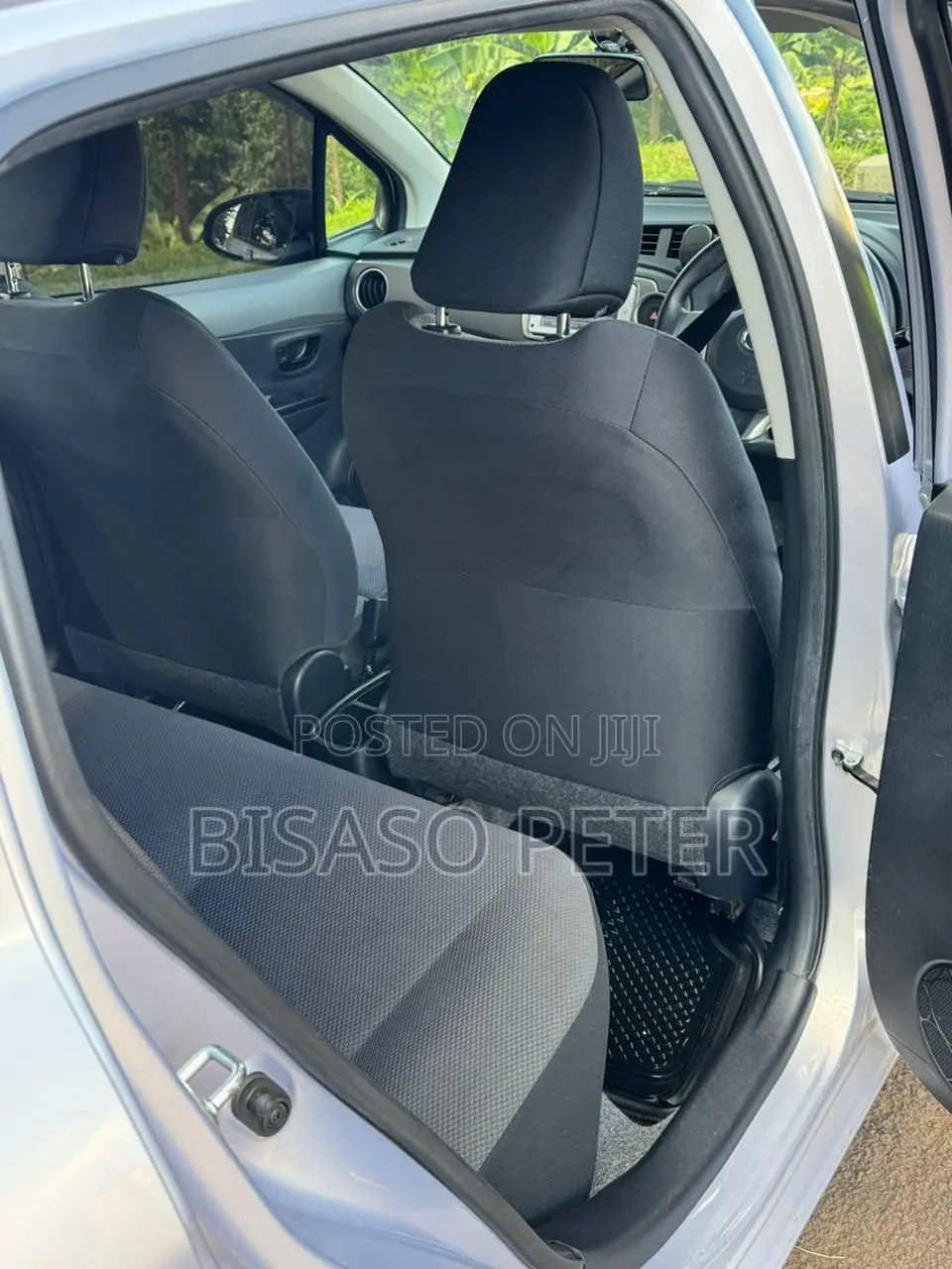 Toyota Vitz 1.5 FWD 5dr 2012 Silver
