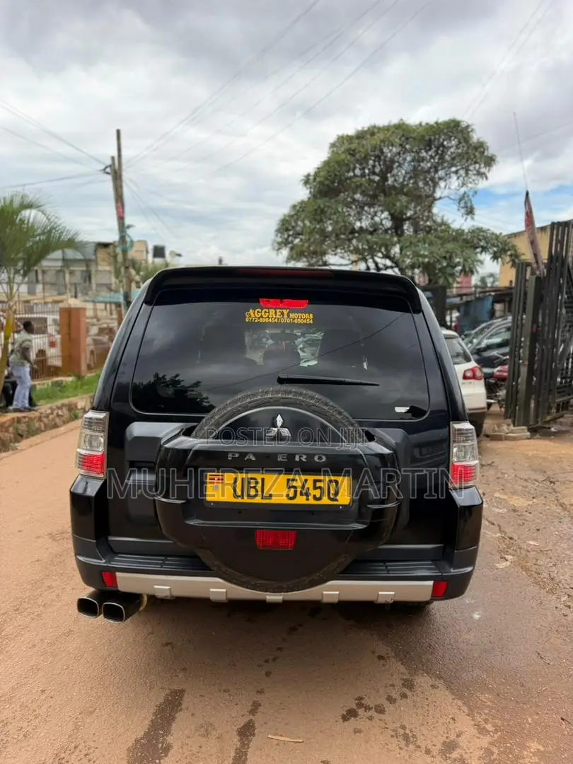 Mitsubishi Pajero 2009 Black