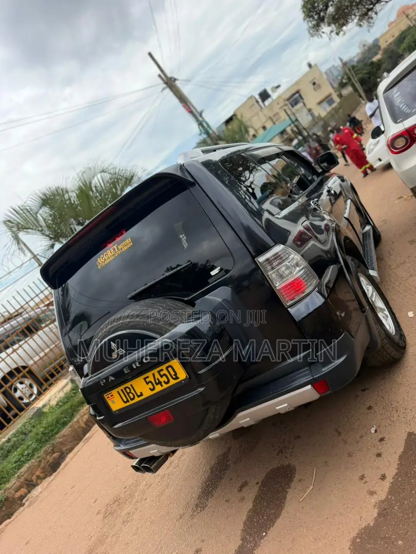 Mitsubishi Pajero 2009 Black