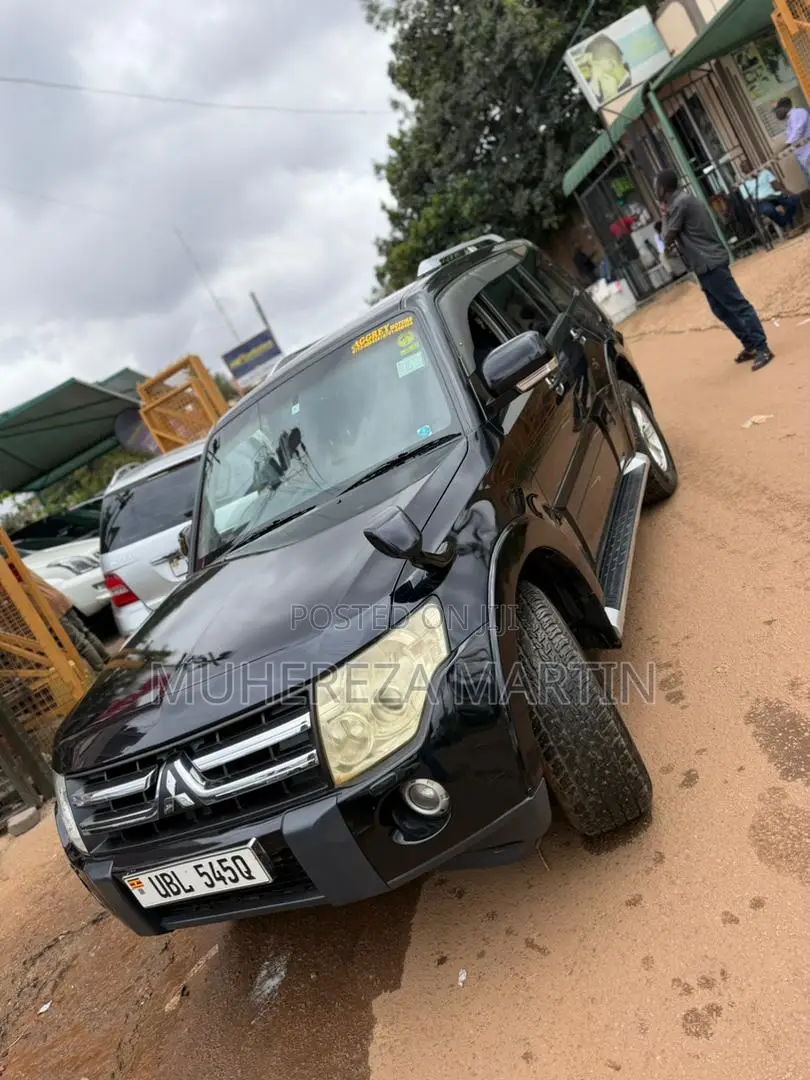 Mitsubishi Pajero 2009 Black