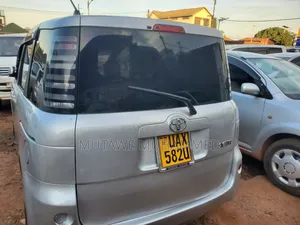 Toyota Sienta 2008 Silver