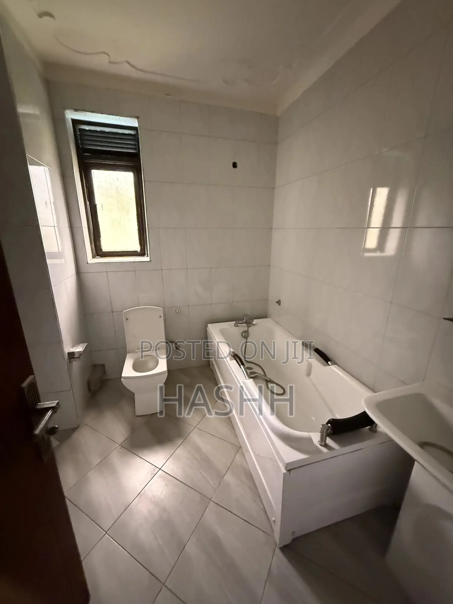 4bdrm Duplex in Muyenga, Central Division for rent