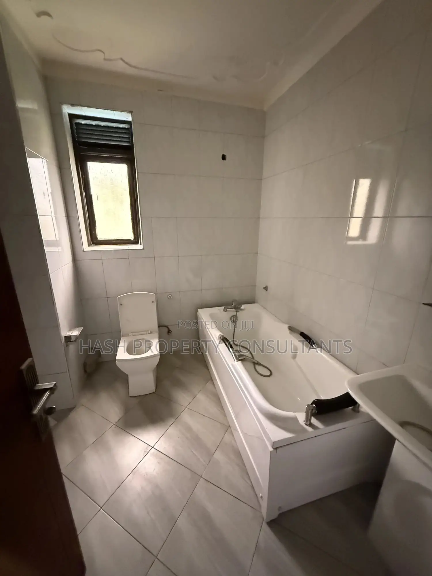 4bdrm Duplex in Muyenga, Central Division for rent