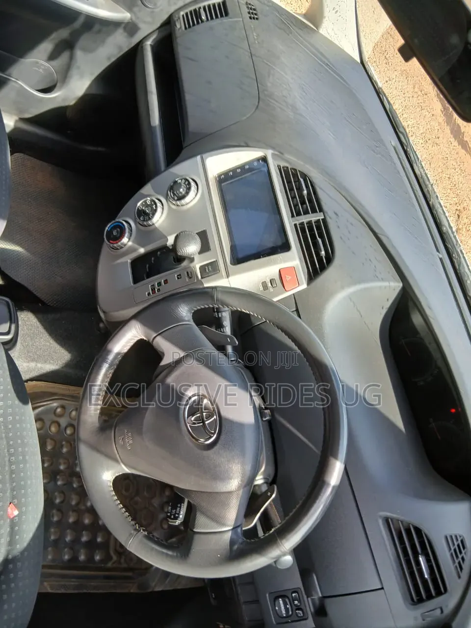 Toyota Ractis 1.5 AWD 2010 Silver
