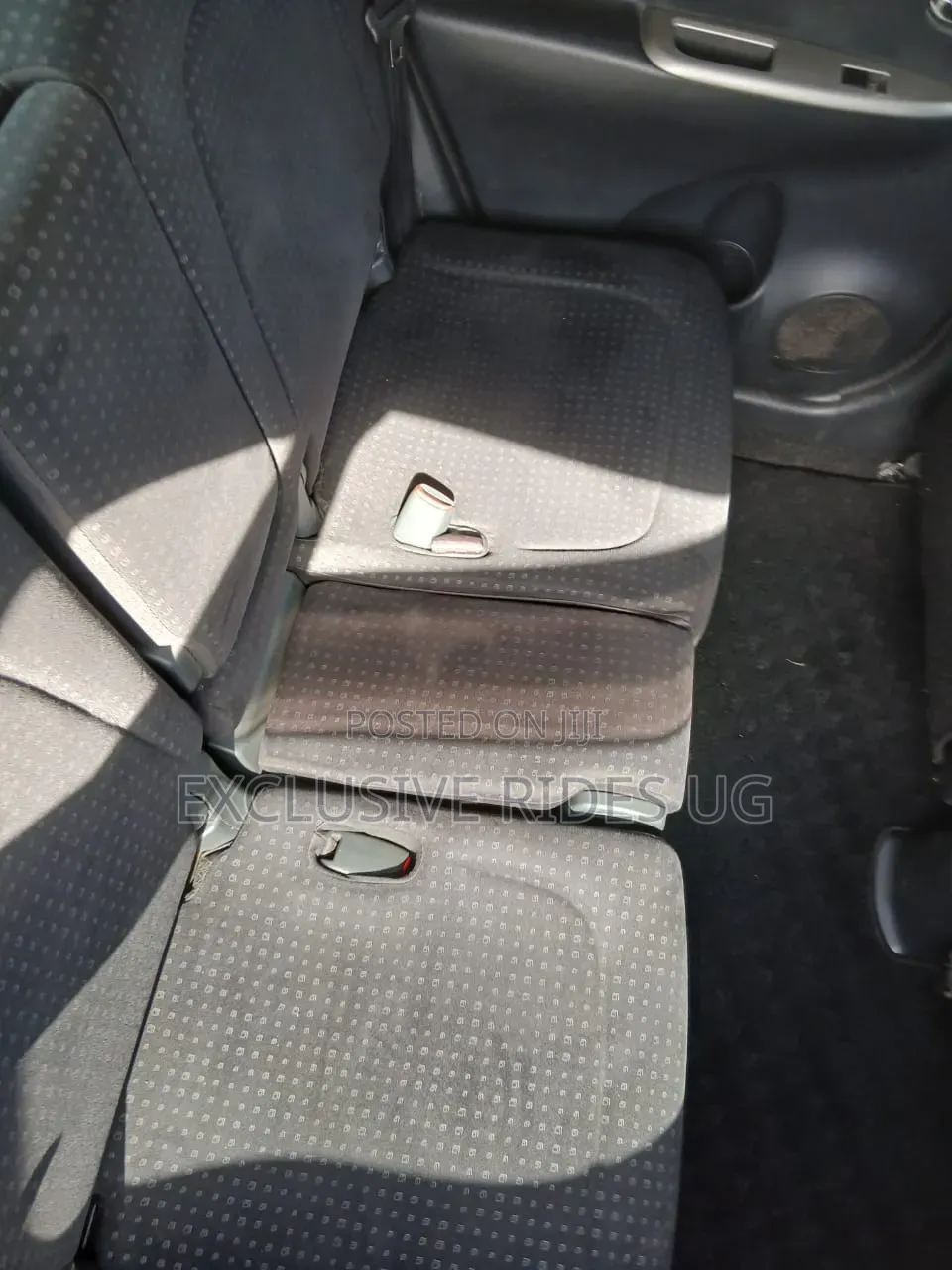 Toyota Ractis 1.5 AWD 2010 Silver