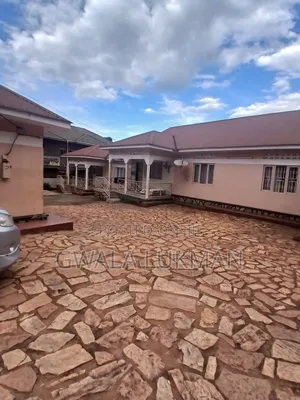3bdrm House in Kisasi, Nakawa for rent