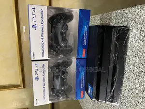 FXT Ps4 Slim Chipped 2 Pads 8 Games