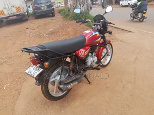 Bajaj Boxer 125 2025 Red