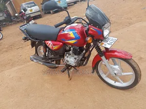 Bajaj Boxer 125 2025 Red