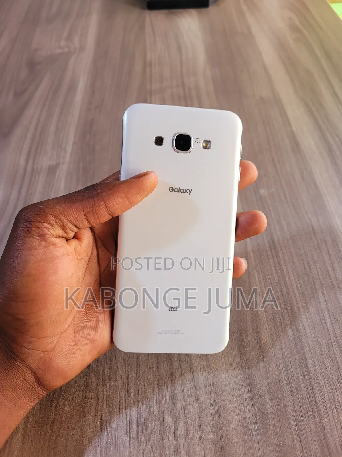 Samsung Galaxy A8 32 GB White