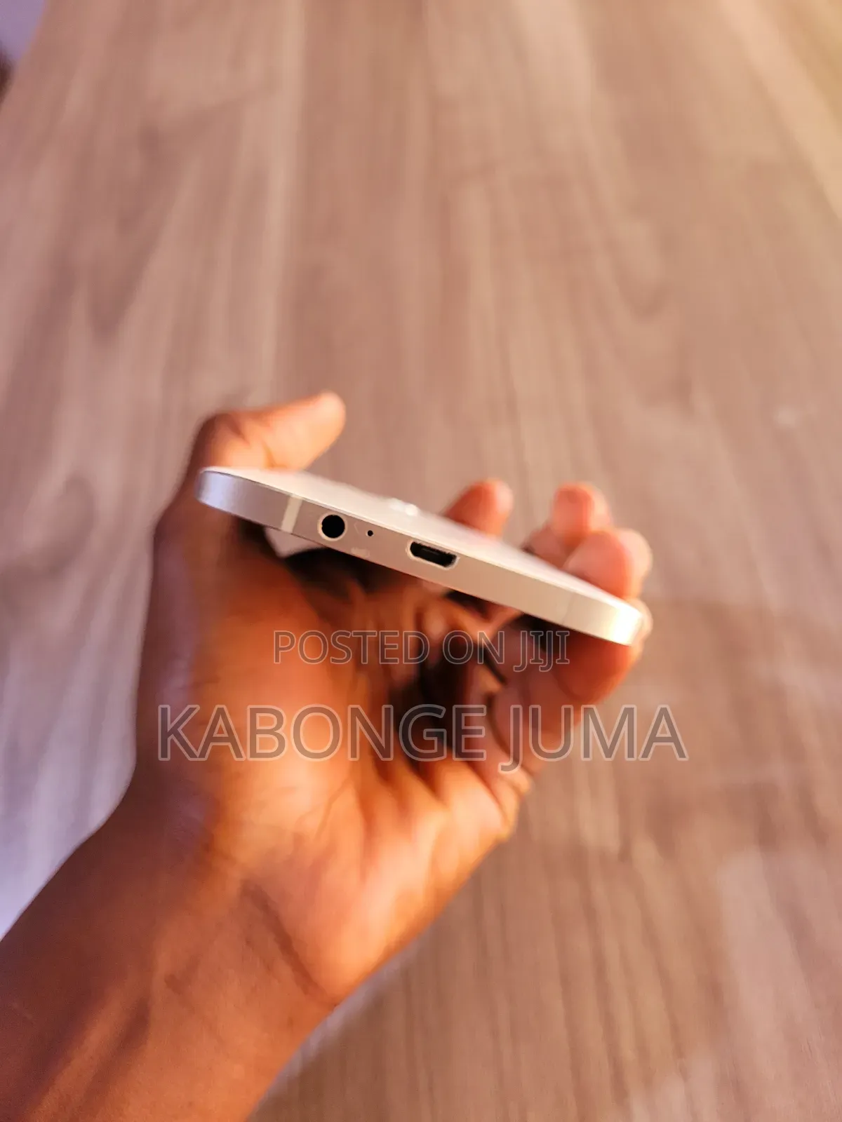 Samsung Galaxy A8 32 GB White