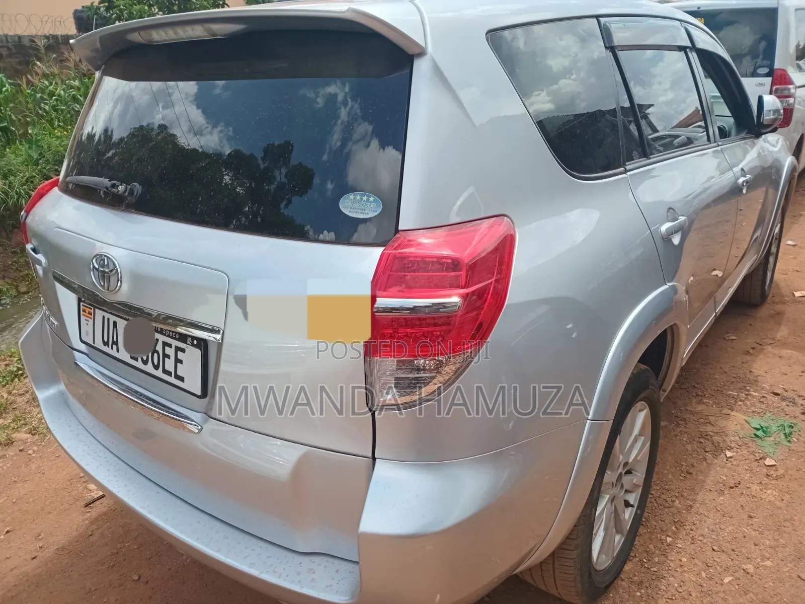 Toyota Vanguard 2013 White