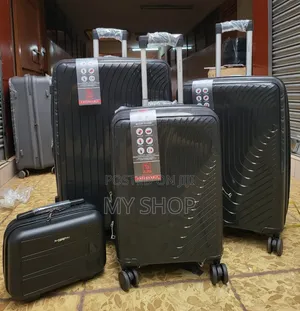 Strong Plastic Travels Suitcases 4pcs Set - Perfect for Family Trips