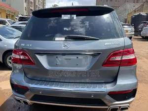 Mercedes-Benz M Class ML63 AMG 4dr SUV AWD (5.5L 8cyl Turbo 7A) 2014