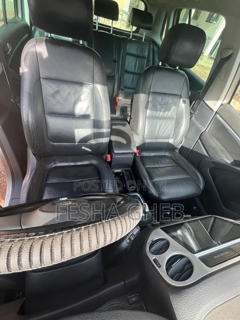 Volkswagen Tiguan S Automatic 2011 Gold