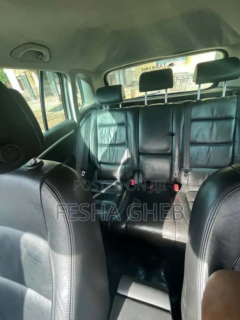 Volkswagen Tiguan S Automatic 2011 Gold