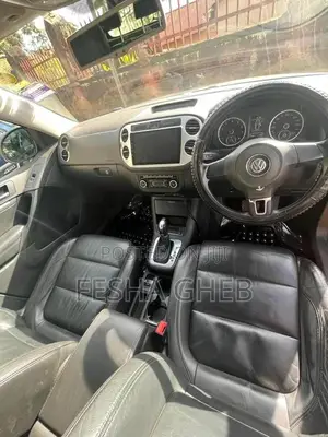 Volkswagen Tiguan S Automatic 2011 Gold