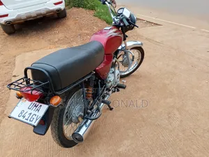 Bajaj Boxer 100 2025 Red