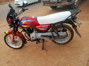 Bajaj Boxer 125 2025 Red