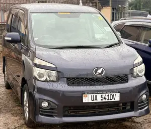 Toyota Noah 2.0 143hp FWD (8 Seater) 2011 Blue