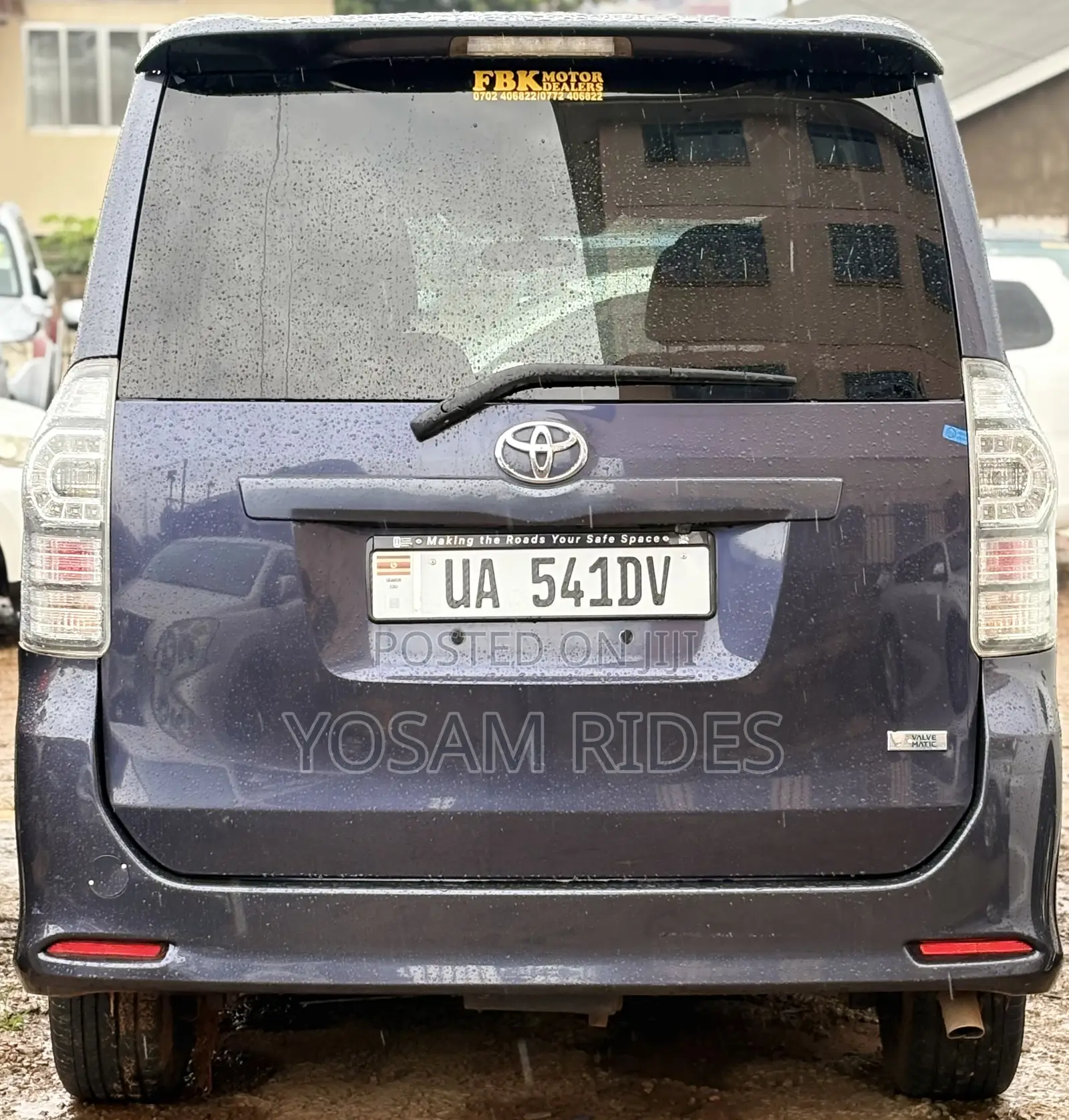 Toyota Noah 2.0 143hp FWD (8 Seater) 2011 Blue