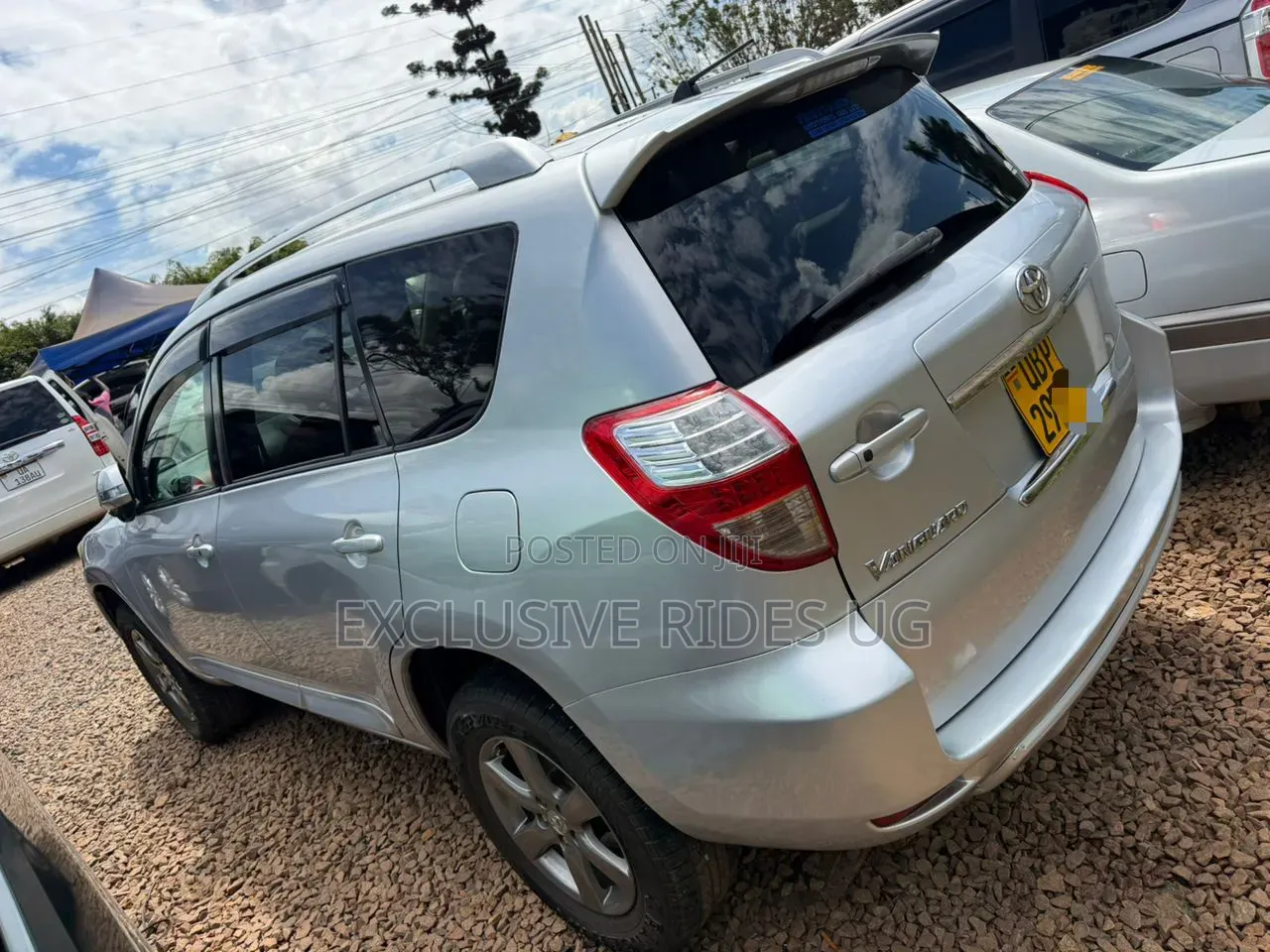 Toyota Vanguard 2009 Silver