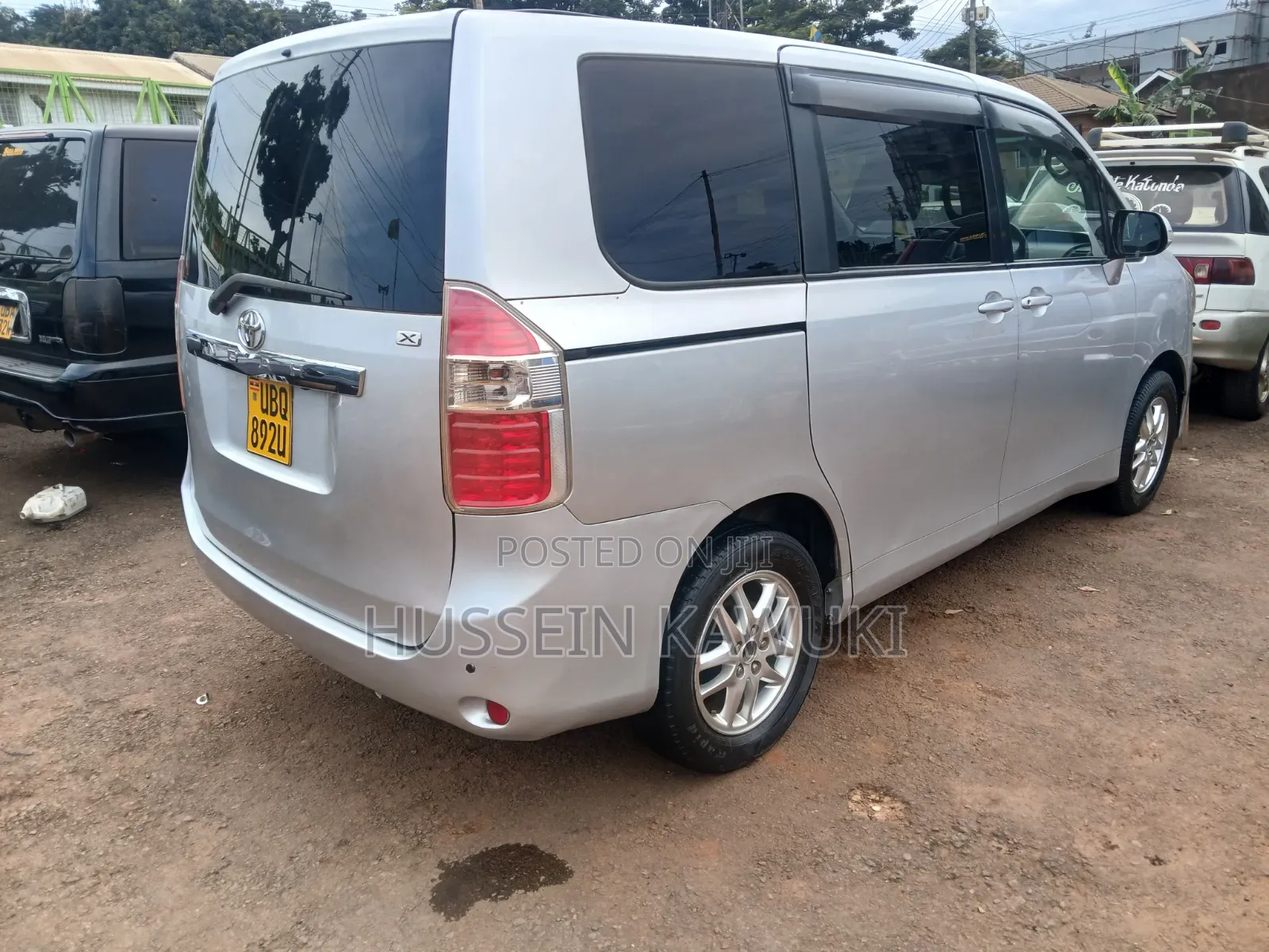 Toyota Noah 2009 Silver