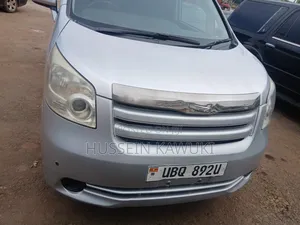 Toyota Noah 2009 Silver