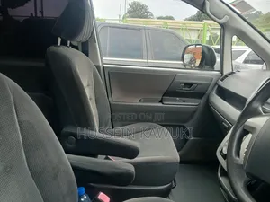 Toyota Noah 2009 Silver