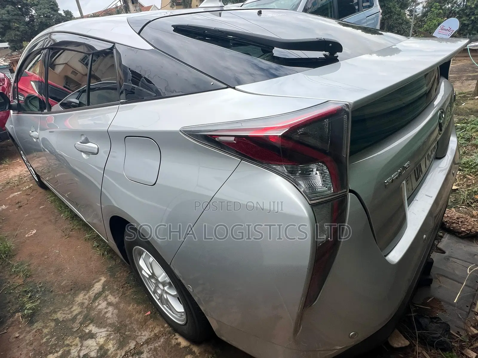 Toyota Prius 4dr Hatchback (1.8L 4cyl gas/electric hybrid CVT) 2016 Silver