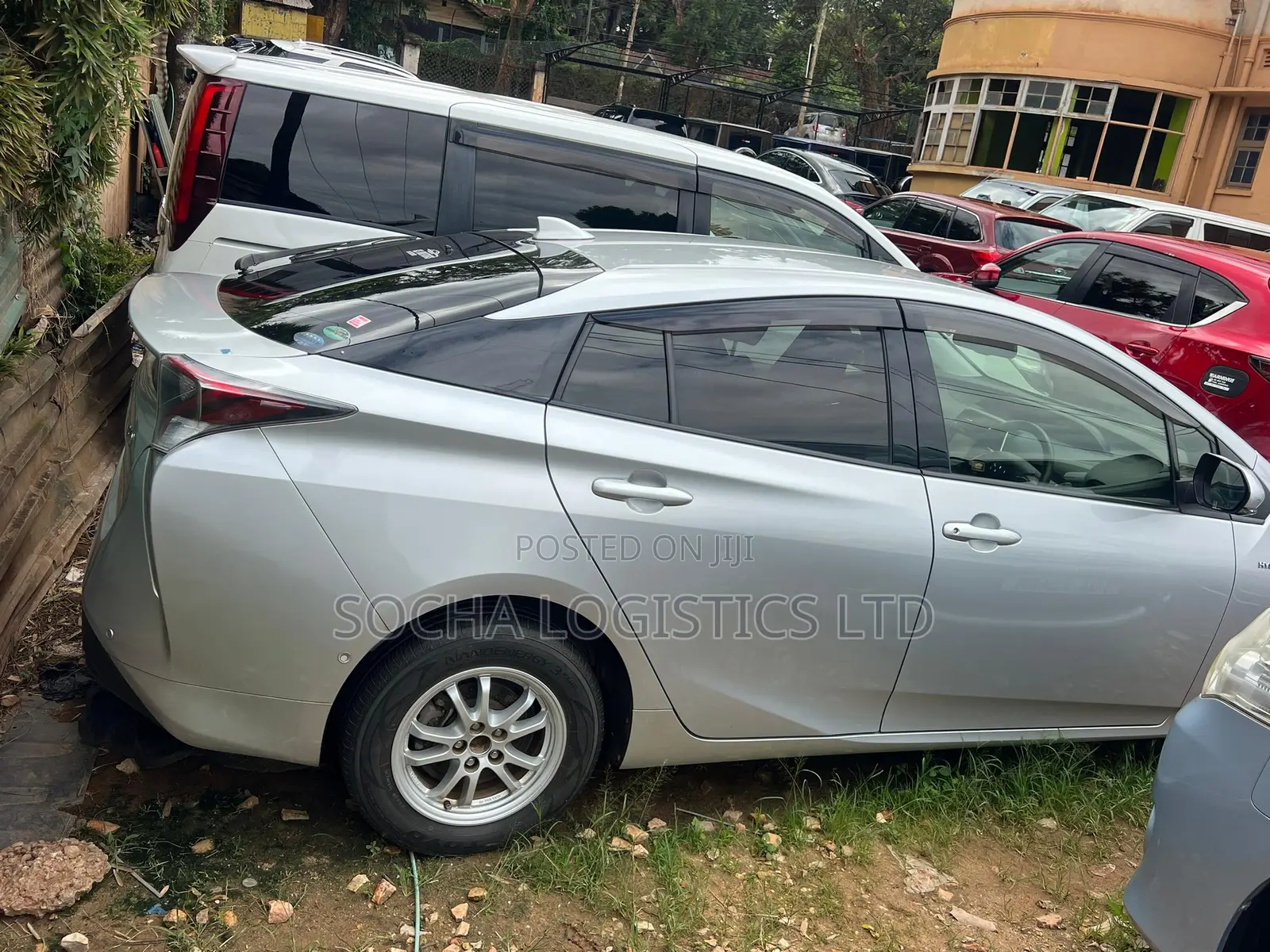 Toyota Prius 4dr Hatchback (1.8L 4cyl gas/electric hybrid CVT) 2016 Silver