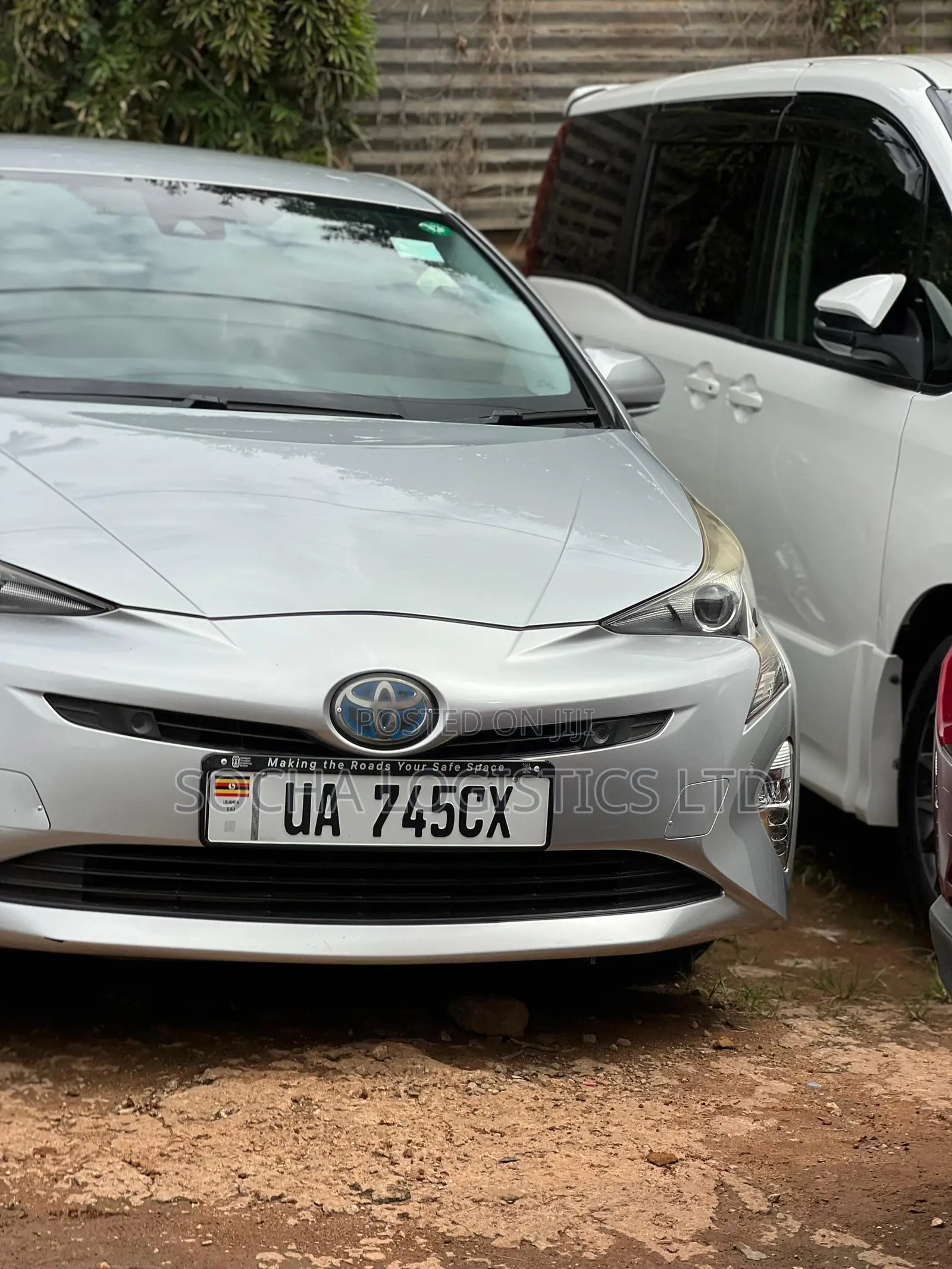 Toyota Prius 4dr Hatchback (1.8L 4cyl gas/electric hybrid CVT) 2016 Silver
