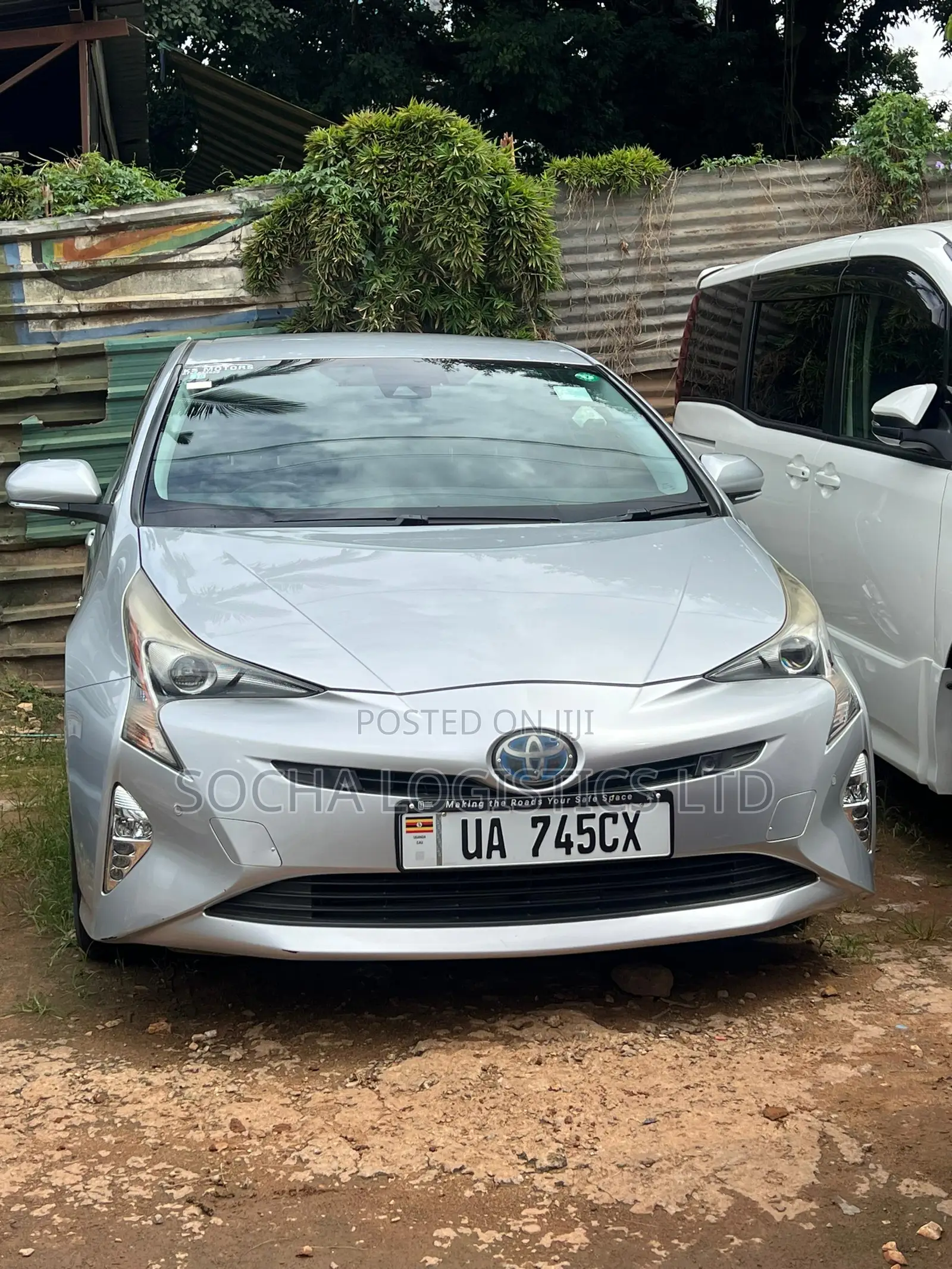 Toyota Prius 4dr Hatchback (1.8L 4cyl gas/electric hybrid CVT) 2016 Silver
