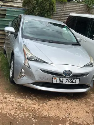Toyota Prius 4dr Hatchback (1.8L 4cyl gas/electric hybrid CVT) 2016 Silver