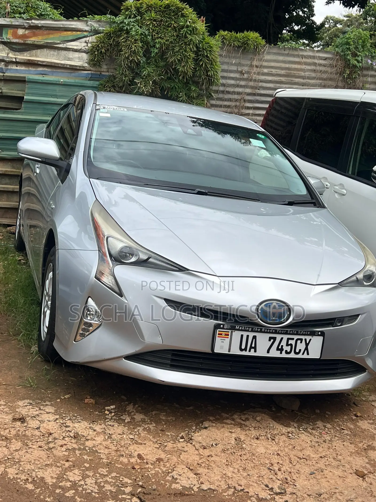 Toyota Prius 4dr Hatchback (1.8L 4cyl gas/electric hybrid CVT) 2016 Silver